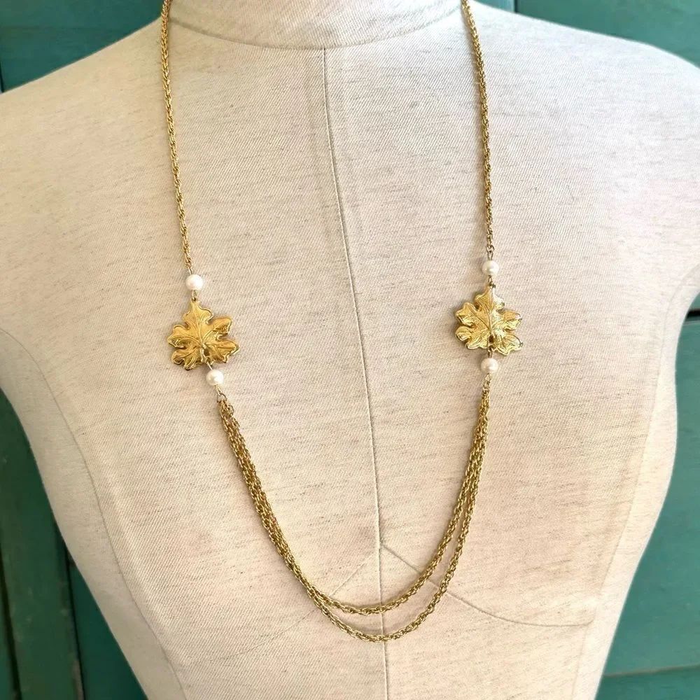 Avon vintage fall leaves good tone faux pearl necklace